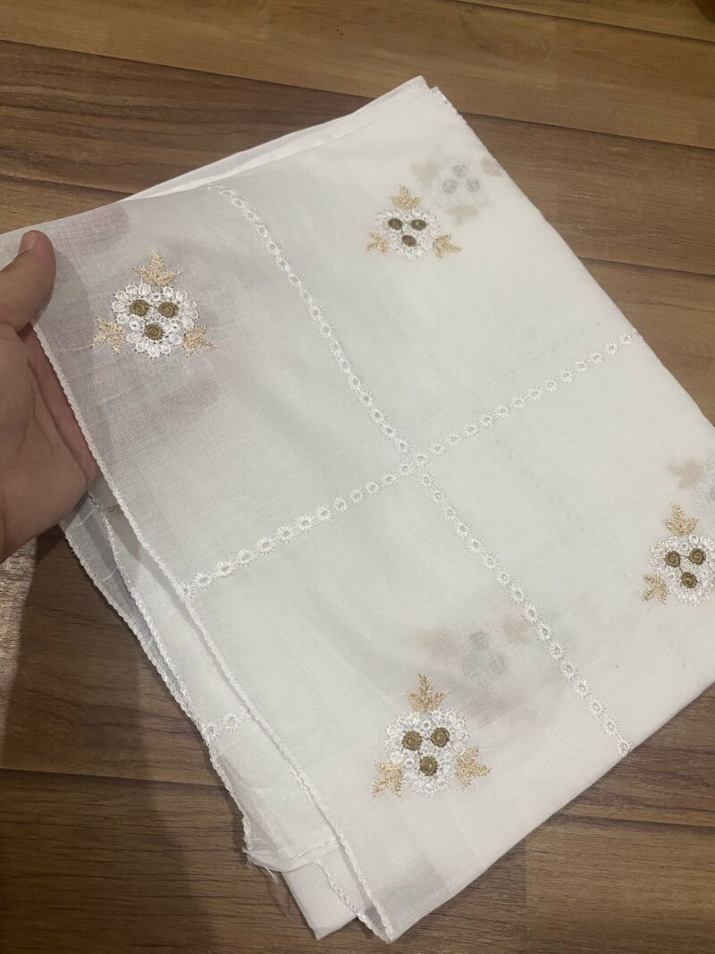 BOOTI EMBROIDERED LAWN CHADAR!