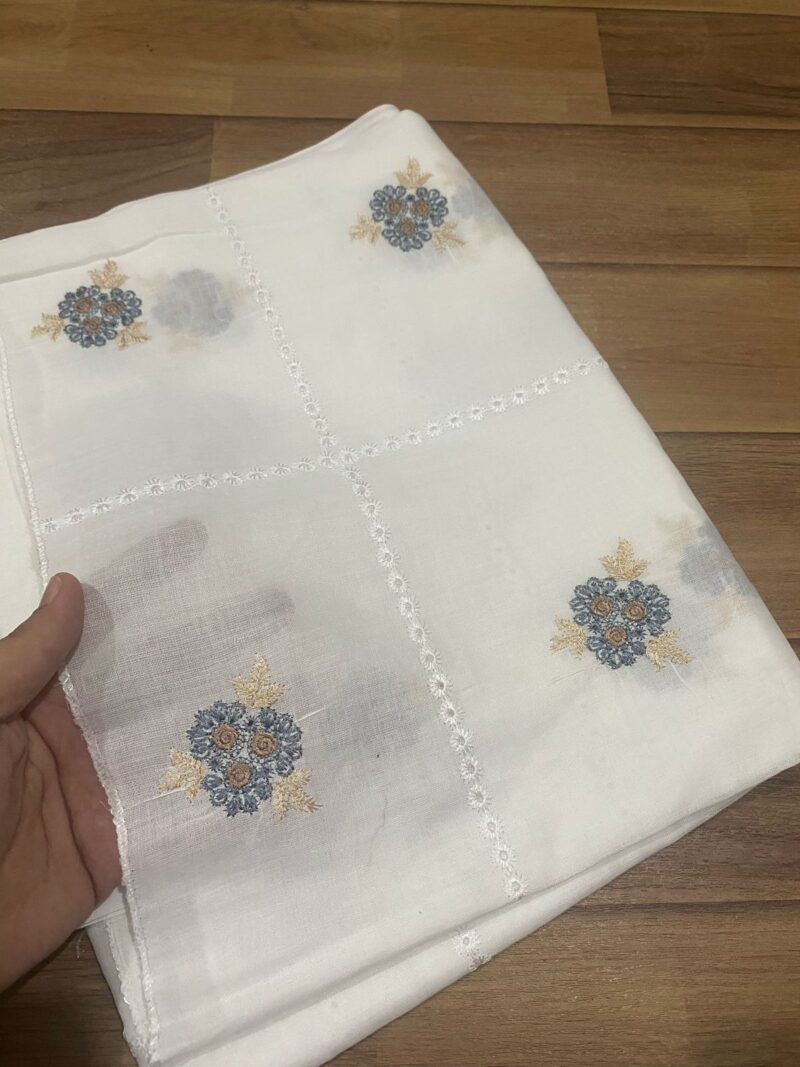 BOOTI EMBROIDERED LAWN CHADAR!