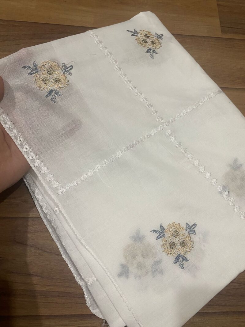 BOOTI EMBROIDERED LAWN CHADAR!