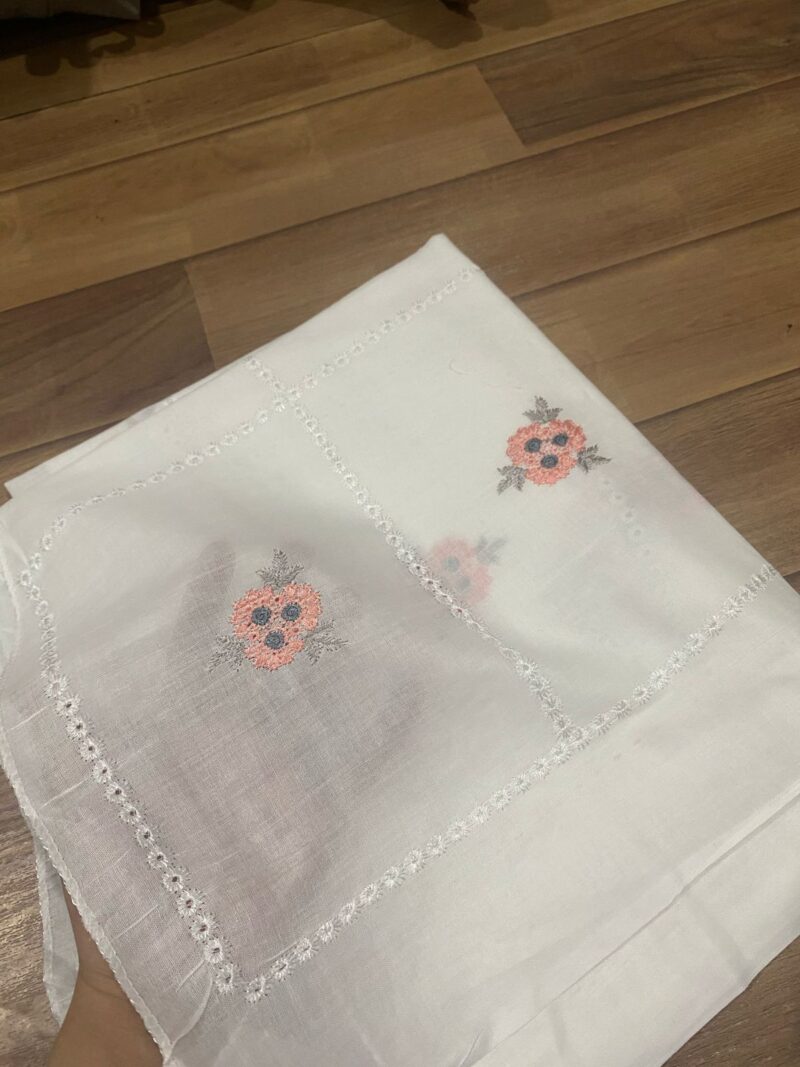 BOOTI EMBROIDERED LAWN CHADAR!