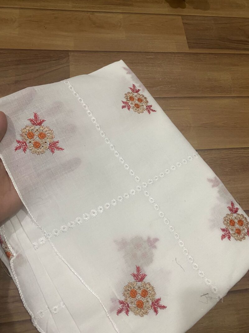 BOOTI EMBROIDERED LAWN CHADAR!