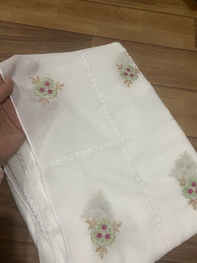 BOOTI EMBROIDERED LAWN CHADAR!