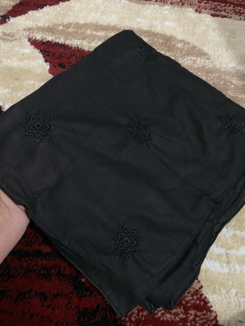 BOOTI EMBROIDERED LAWN CHADAR!