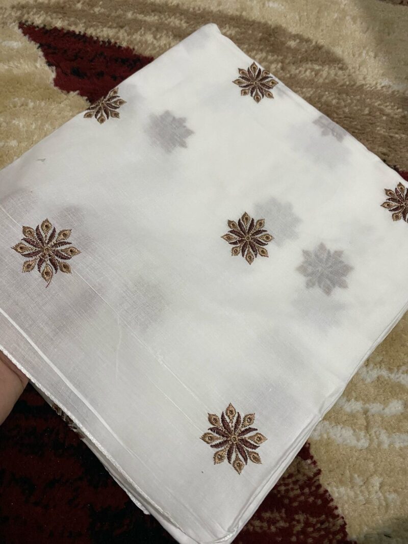 BOOTI EMBROIDERED LAWN CHADAR!