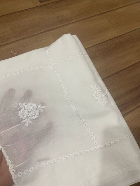 BOOTI EMBROIDERED LAWN CHADAR!