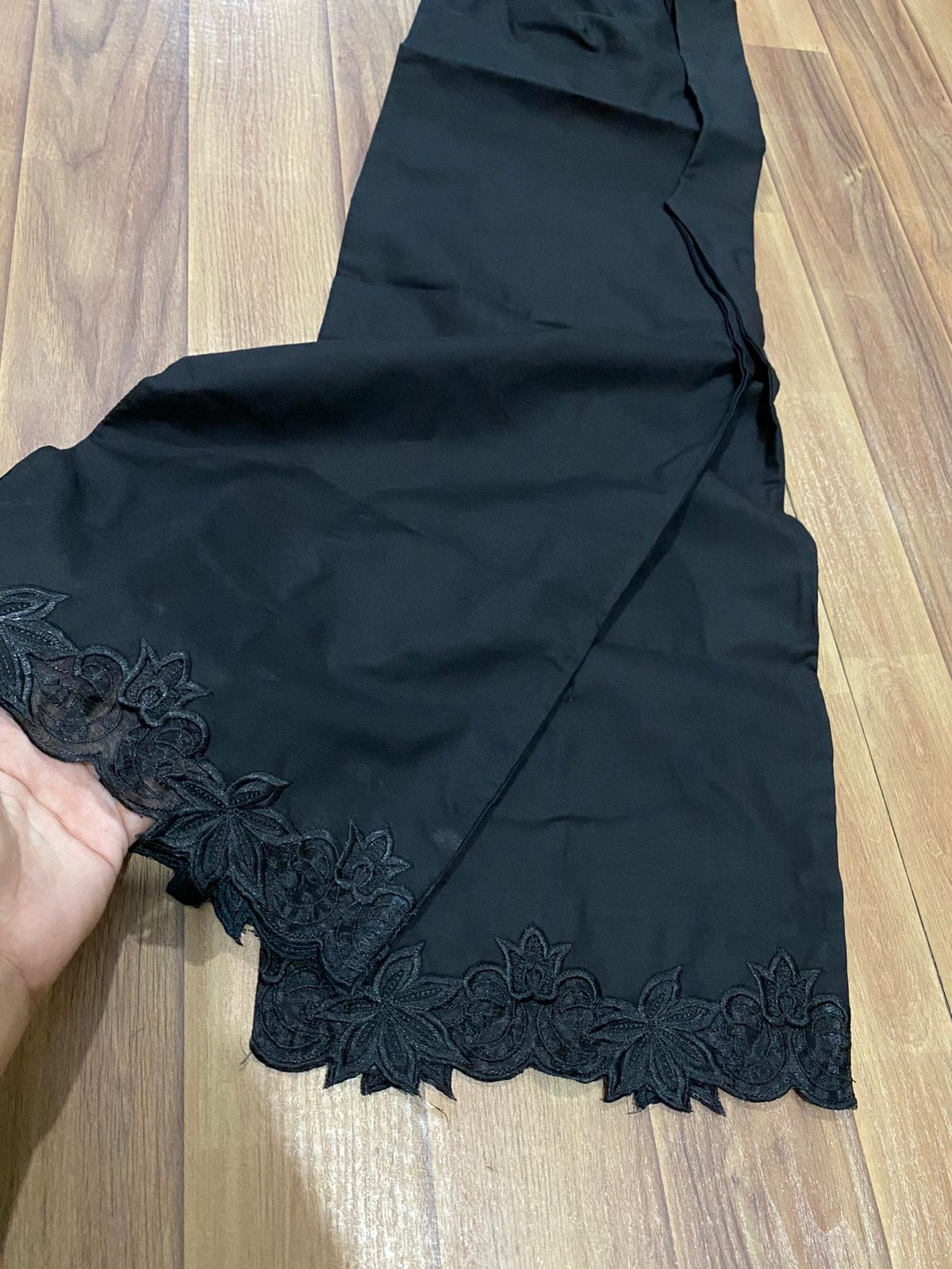 Chikankari Embroidered Culottes – Scalloped Lace Hem
