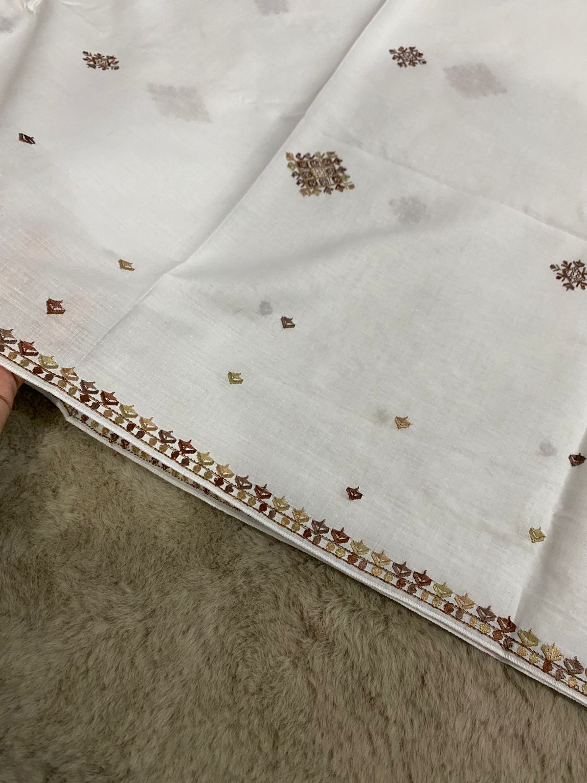 Exquisite Embroidered Chadar 🖤
