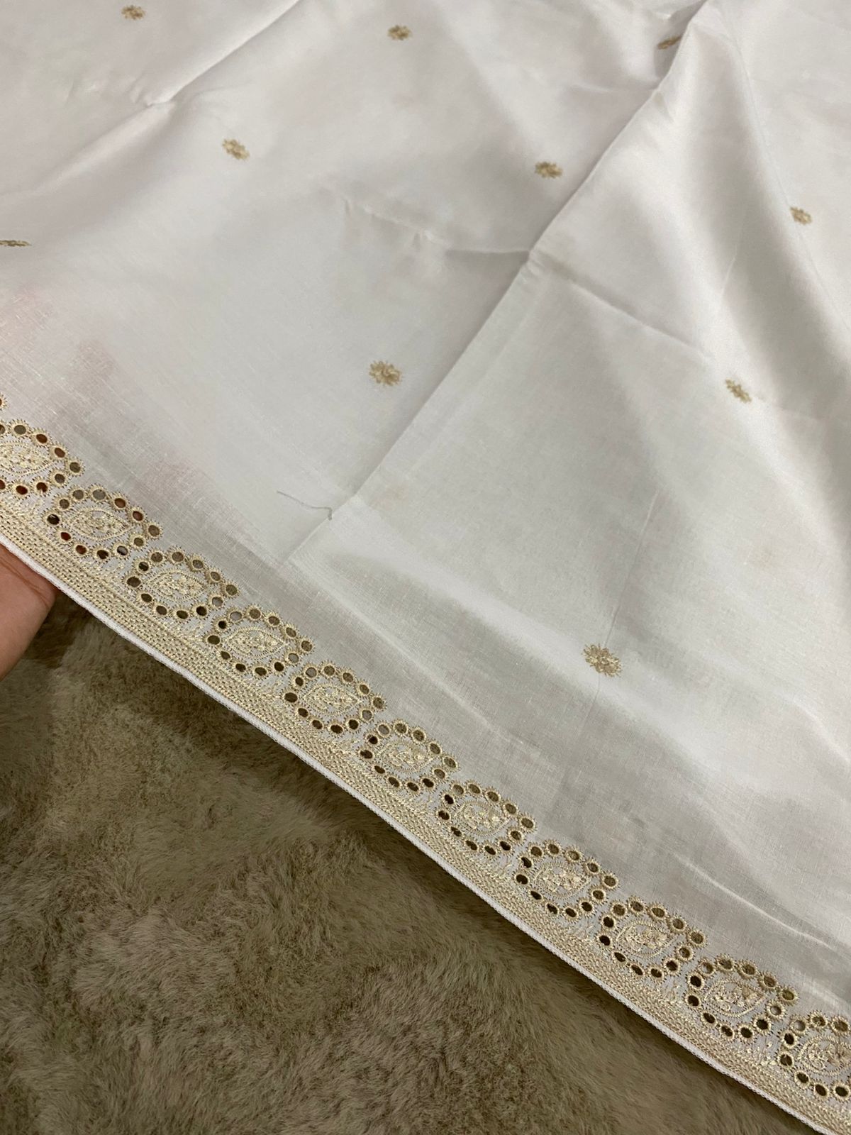 Exquisite Embroidered Chadar 🖤
