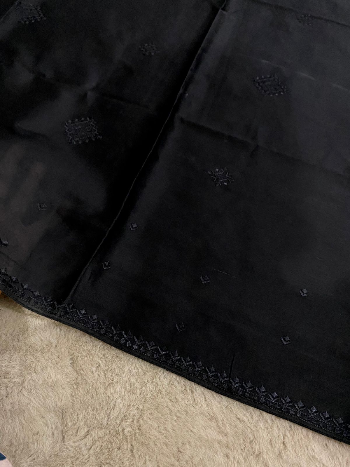 Exquisite Embroidered Chadar 🖤