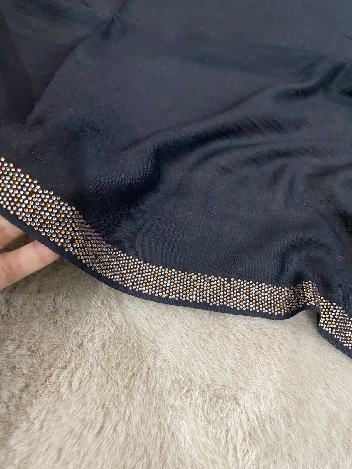Lumière Collection – Turkish Lawn Stone Head Border Hijab