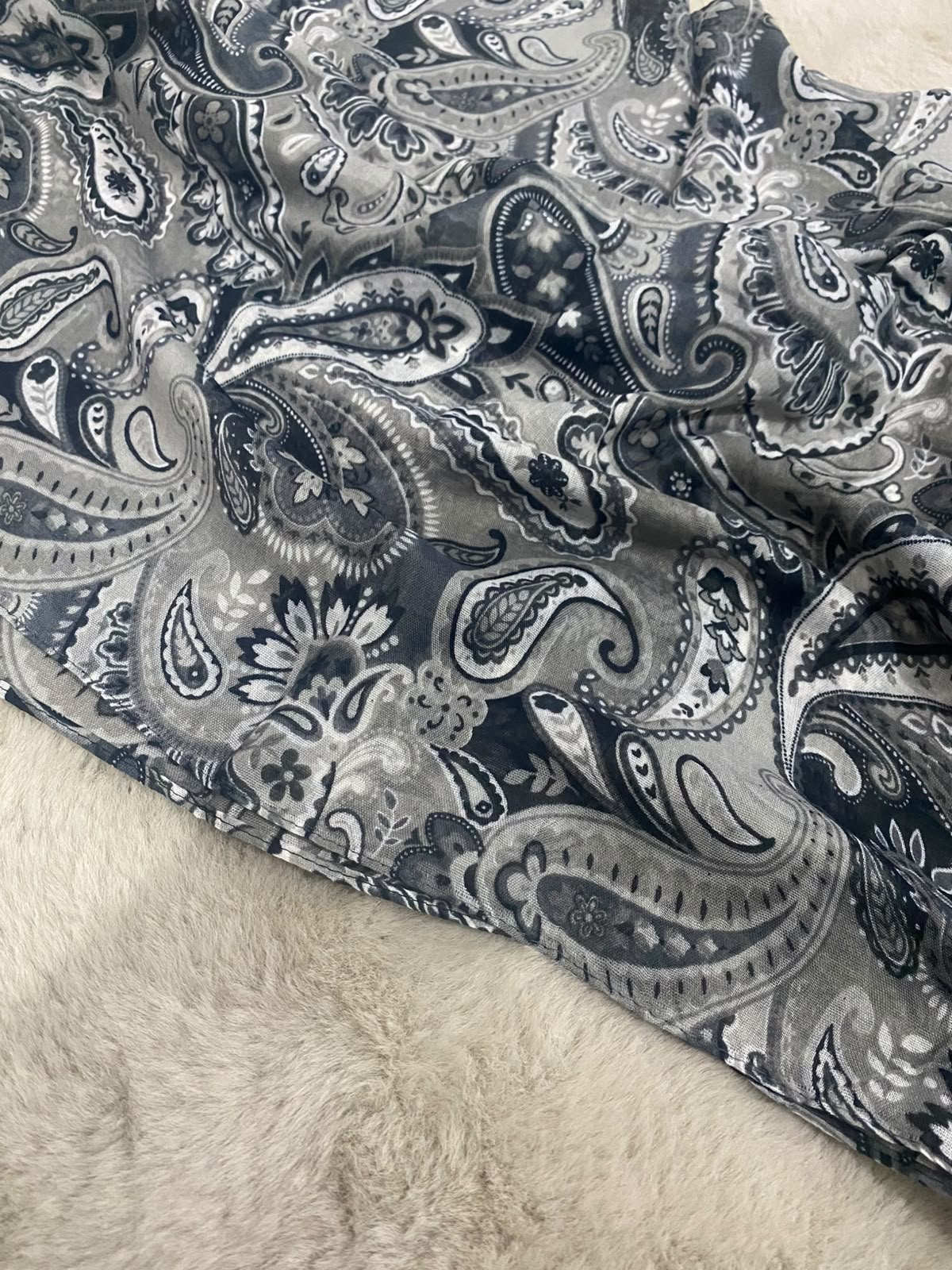 Printed Turkish Lawn Stole – Monochrome Elegance