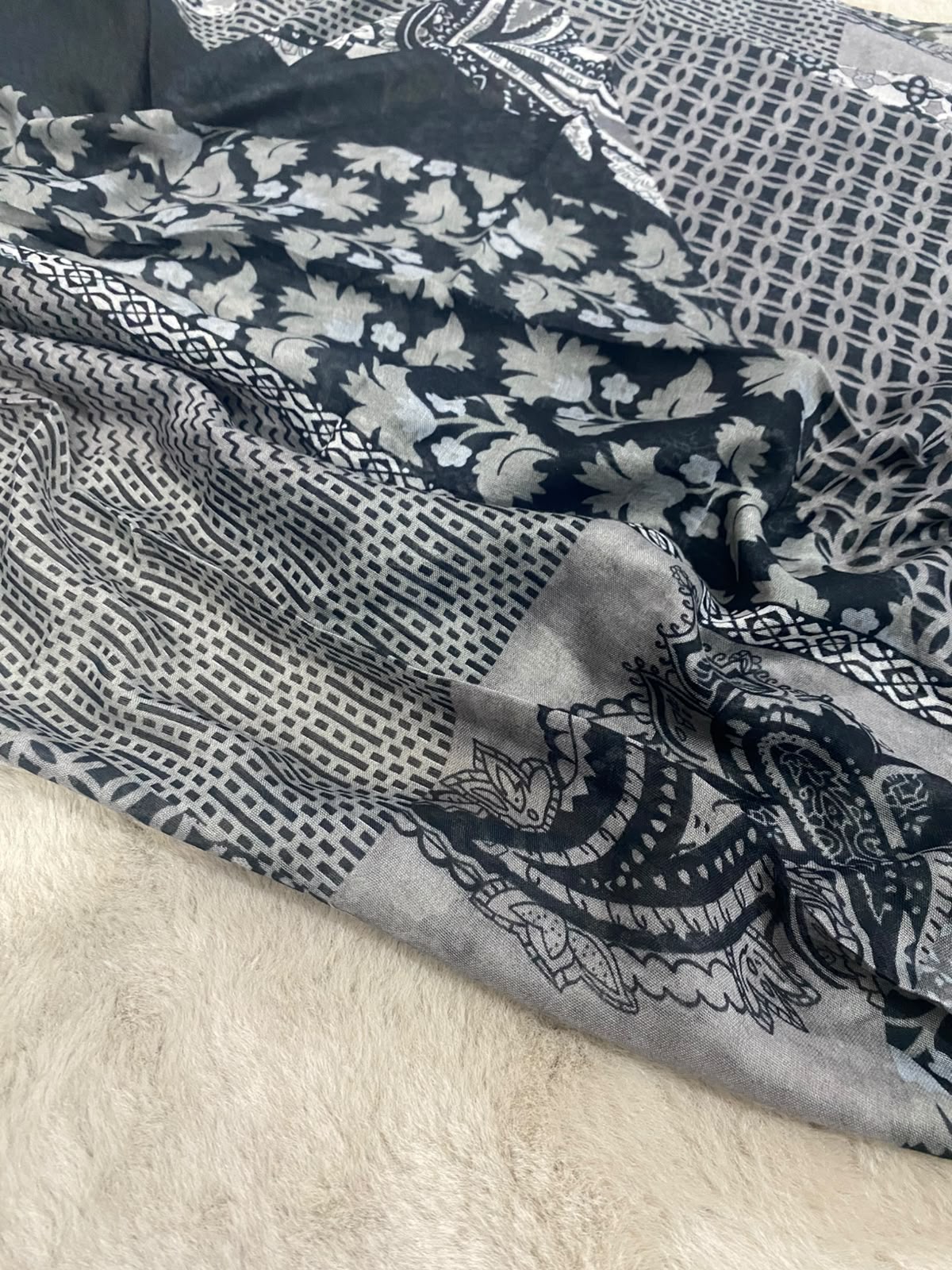 Printed Turkish Lawn Stole – Monochrome Elegance