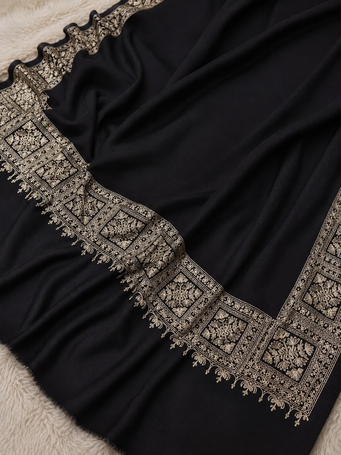 Kashmiri Heavy Embroidered Dordaar Palla Pashmina Shawl