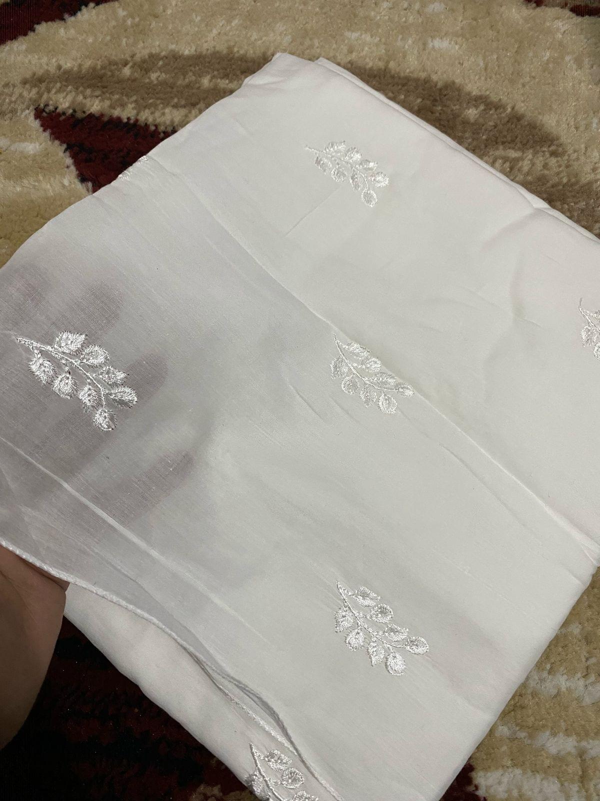 BOOTI EMBROIDERED LAWN CHADAR!