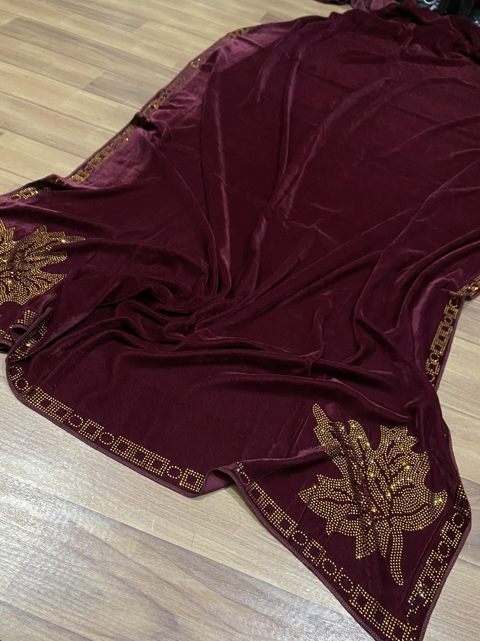 Velvet stonework shawl