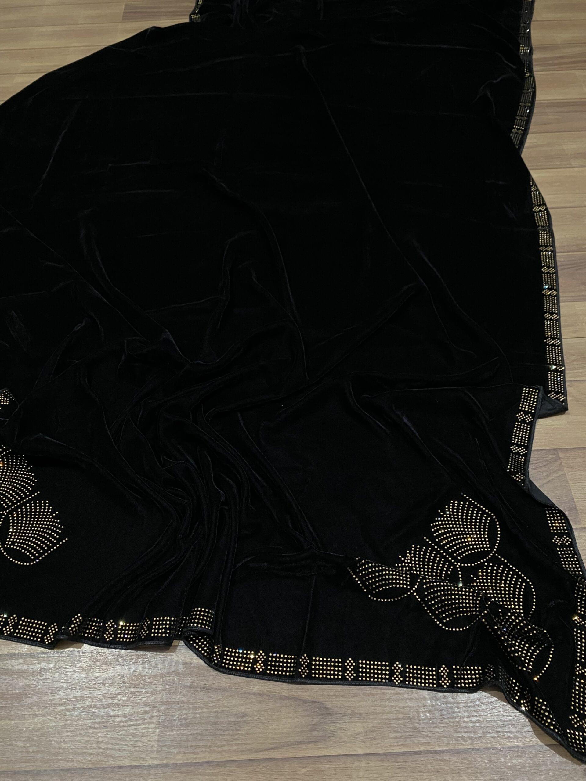 Velvet stonework shawl