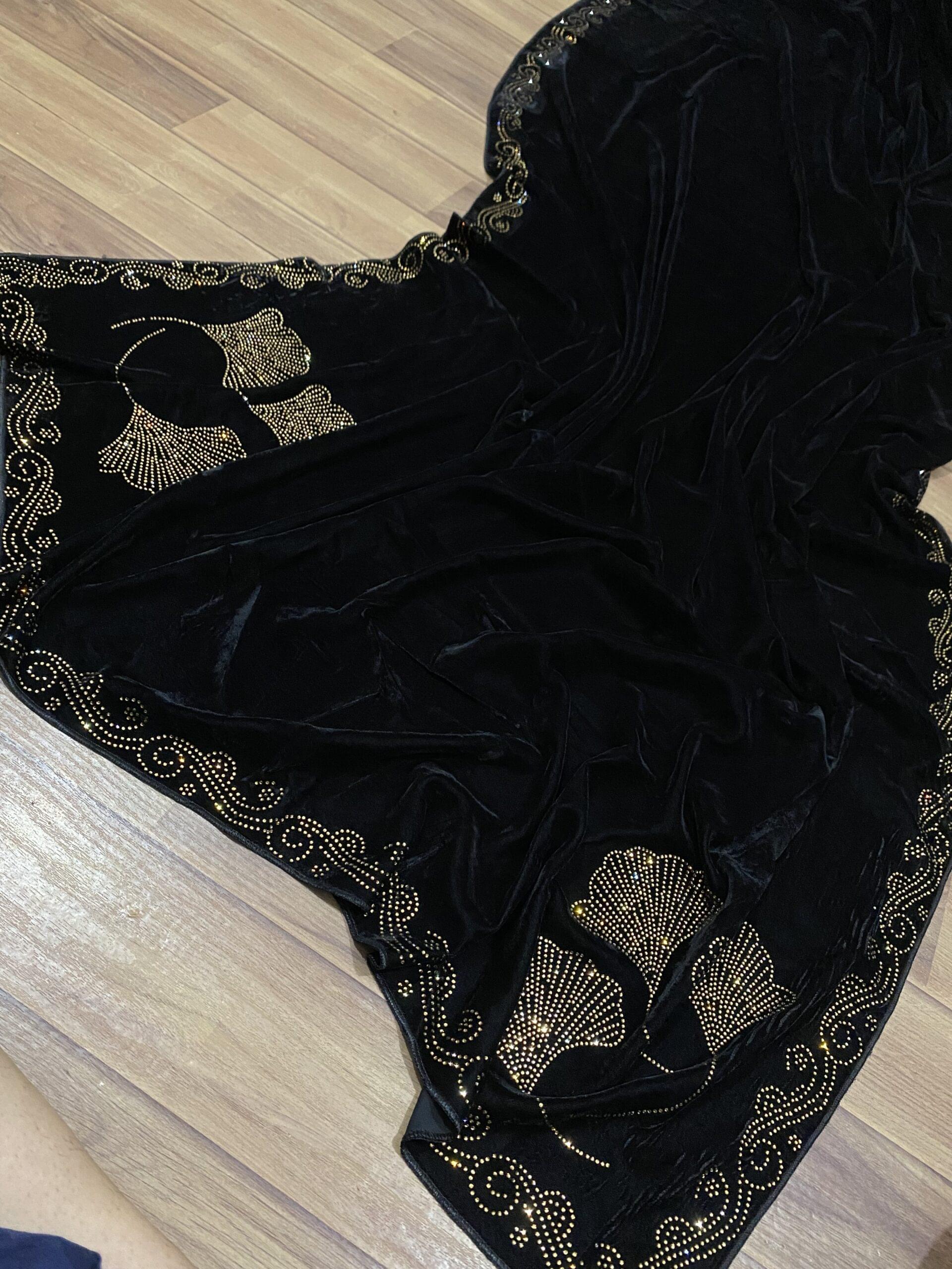 Velvet stonework shawl